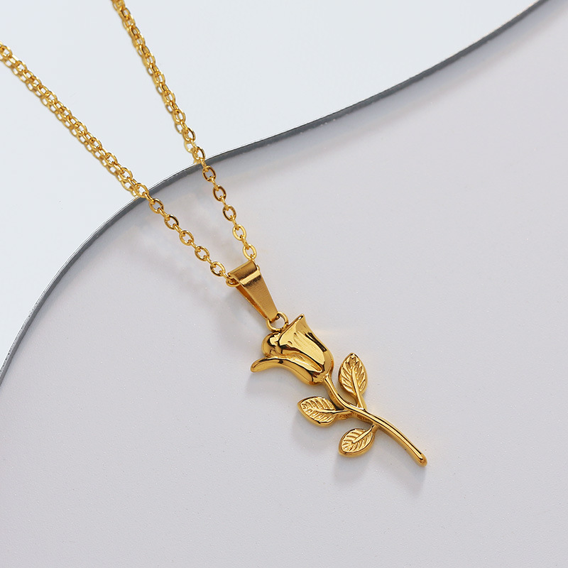 Birth Flower Necklace - قلادة أنيقة بتصميم وردة من الفولاذ