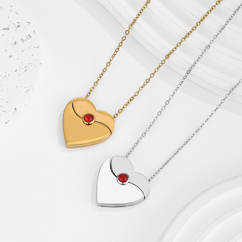 قلادة على شكل قلب مخصصة من Let - مراجعة Birth Flower Necklace وسعره