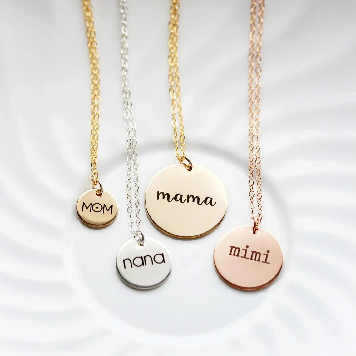 أسماء محفورة مخصصة تاريخ الفول - مراجعة Birth Flower Necklace وسعره