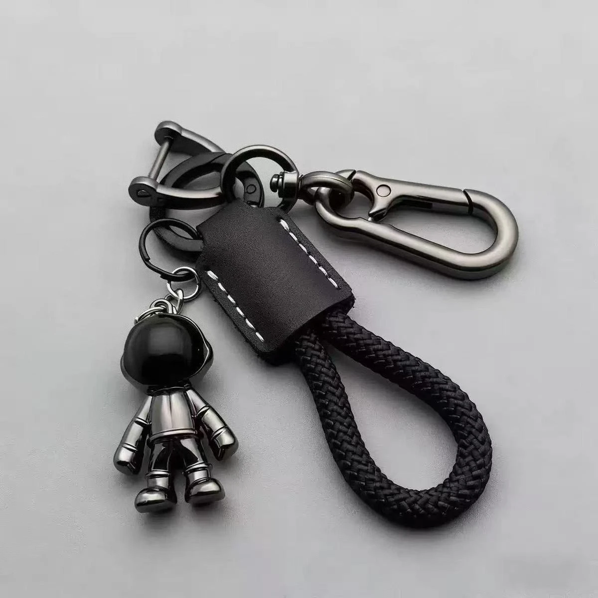 شعار مخصص لطيف رائد الفضاء جدي - مراجعة Initial Ring Custom وسعره