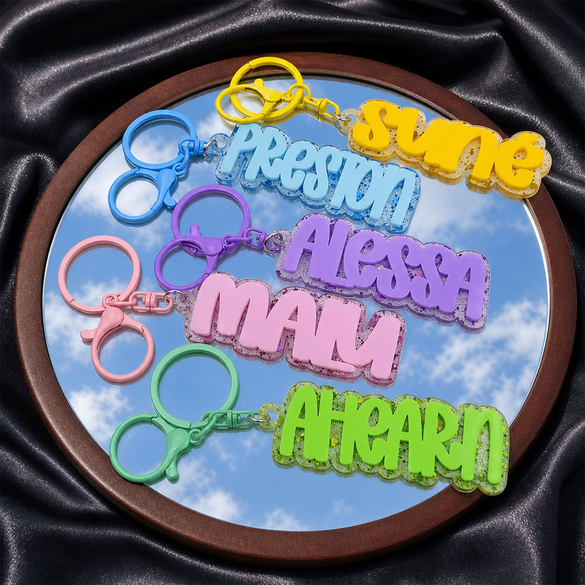 سلسلة مفاتيح أكريليك مخصصة بال - مراجعة Initial Ring Custom وسعره